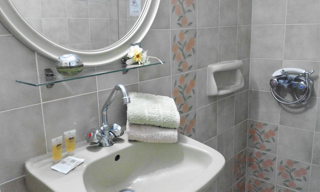 Ostria Eressos Rooms สกาลา เอเรโซ ภายนอก รูปภาพ